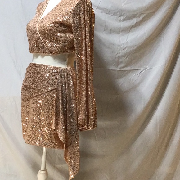 Etiquette sexy 🔥 peach sequin skirt and crop top set. Size S - Picture 3 of 12